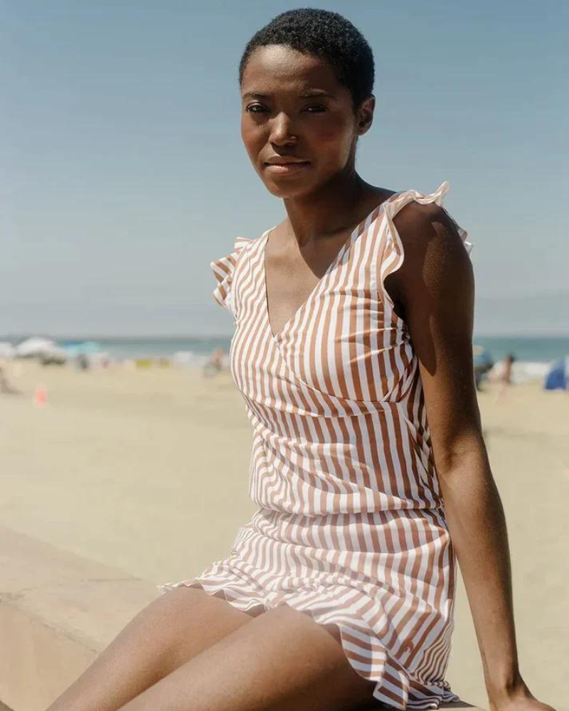 Denize | V-Neck Swimsuit - Figurformender Badeanzug mit Integriertem BH & Ärmellosem Design