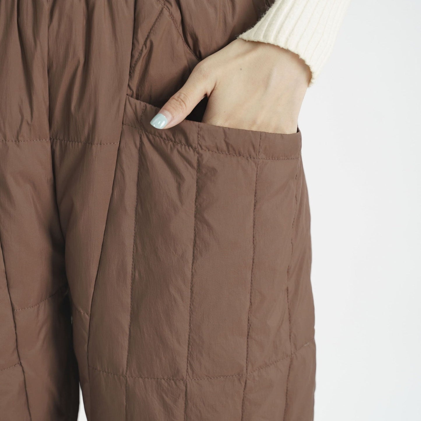 Leisure Pants | Gefütterte Damenhose mit Elastikbund & Taschen für Komfort und Stil