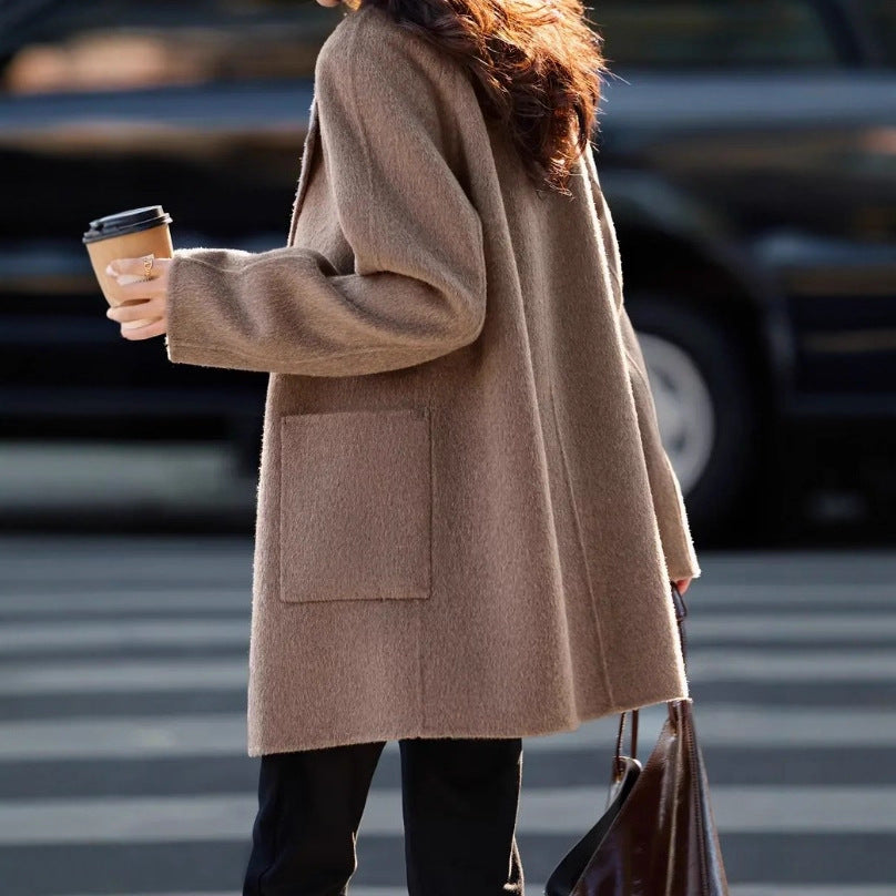 Ionea | Damen Mantel in Wollmix, Relaxed Fit, Knopfleiste & Patch-Taschen, mittellang