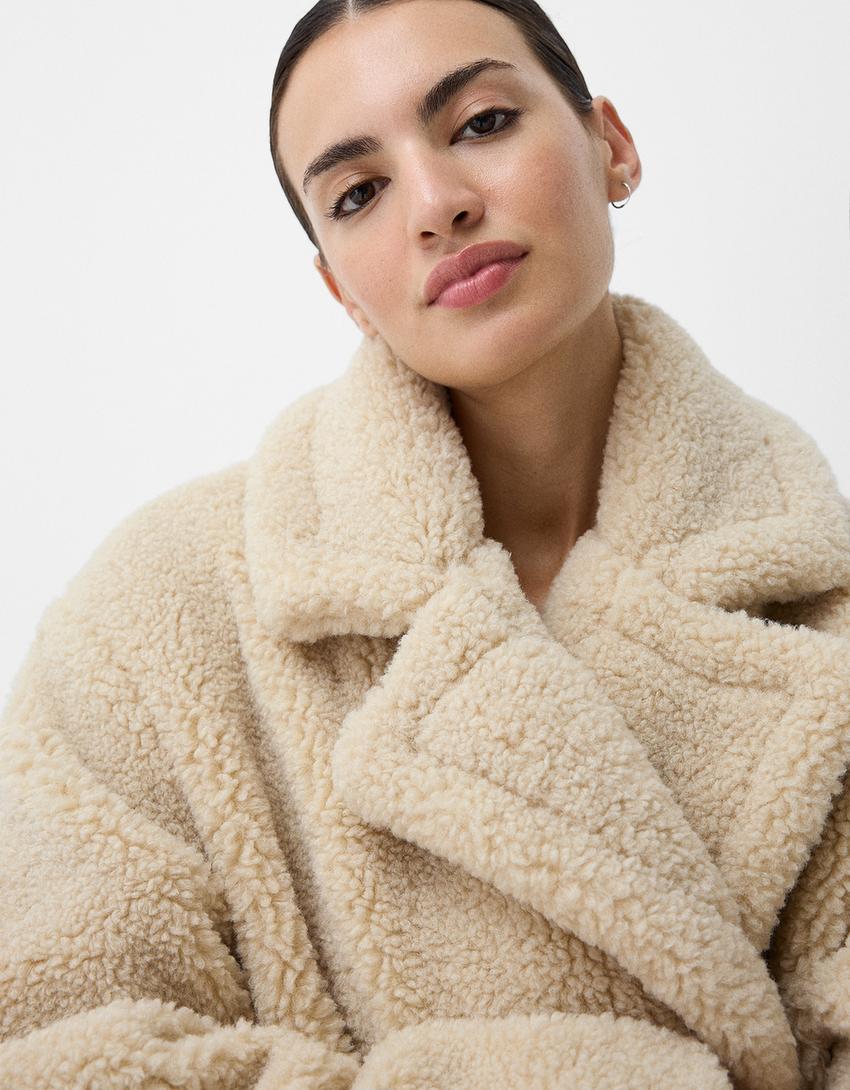 Priscille | Damen Oversized Teddyfell Wintermantel mit Reverskragen & Knopfverschluss