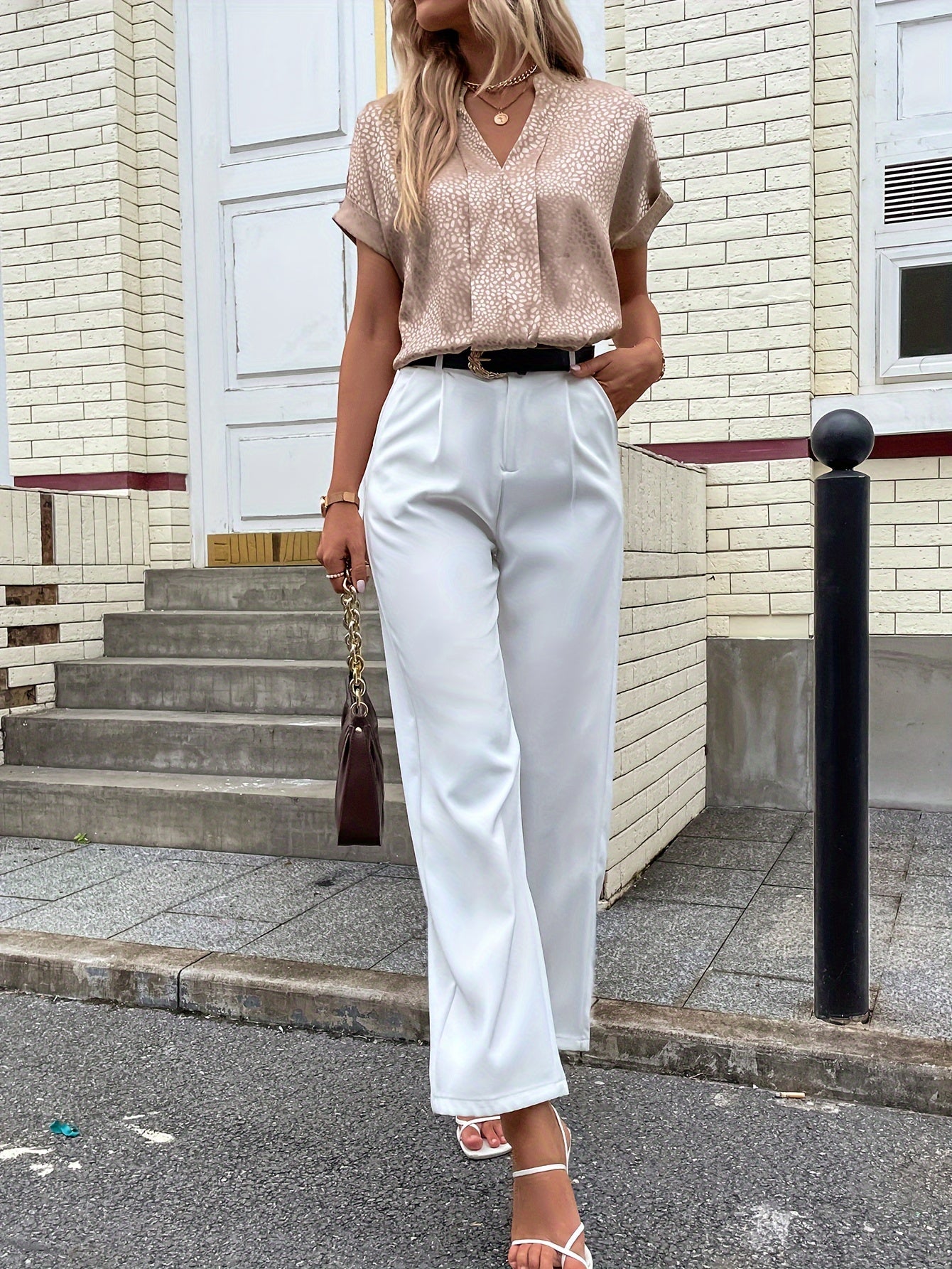 Benedina | Stylische Damen Bluse mit V-Ausschnitt und Kurzärmeln für Büro & Freizeit