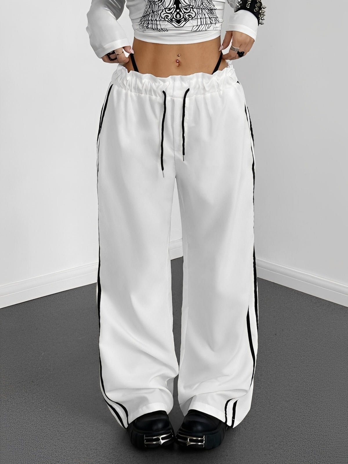 Damen Weite Gerade-Hose mit Seitenstreifen – Lässige Freizeit- und Streetwearhose für Alltag und entspannte Outfits