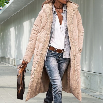 Delmaria – Damen Winterjacke lang gefüttert mit Kapuze & Taschen | Warmer Wintermantel elegant gepolstert