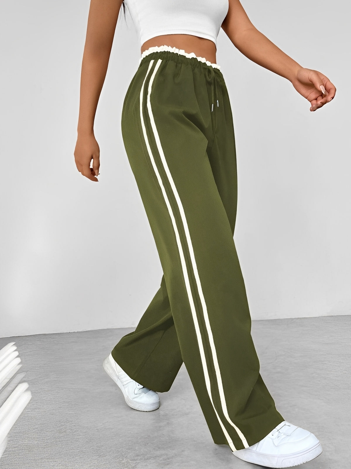 Damen Weite Gerade-Hose mit Seitenstreifen – Lässige Freizeit- und Streetwearhose für Alltag und entspannte Outfits