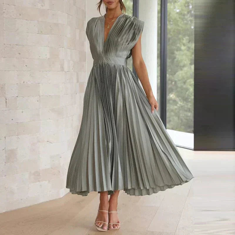 Plissiertes Abendkleid mit V-Ausschnitt – Elegant, Feminin & Fließend