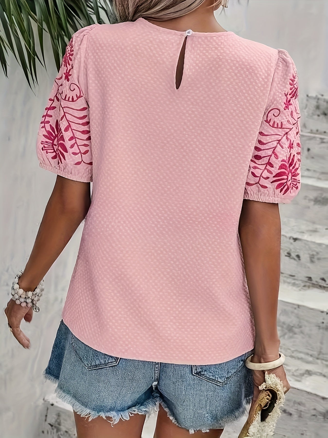 Laberta | Verspieltes Blusenshirt mit Puffärmeln & Floraler Stickerei an den Ärmeln – Sommerlich, Feminin & Luftig