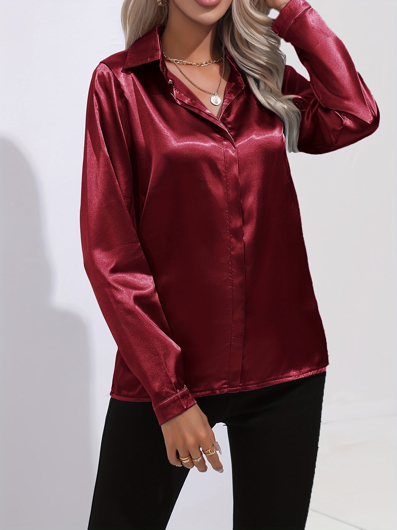 Avelyn | Elegante Satin-Bluse mit Reverskragen und Knopfleiste für Damen
