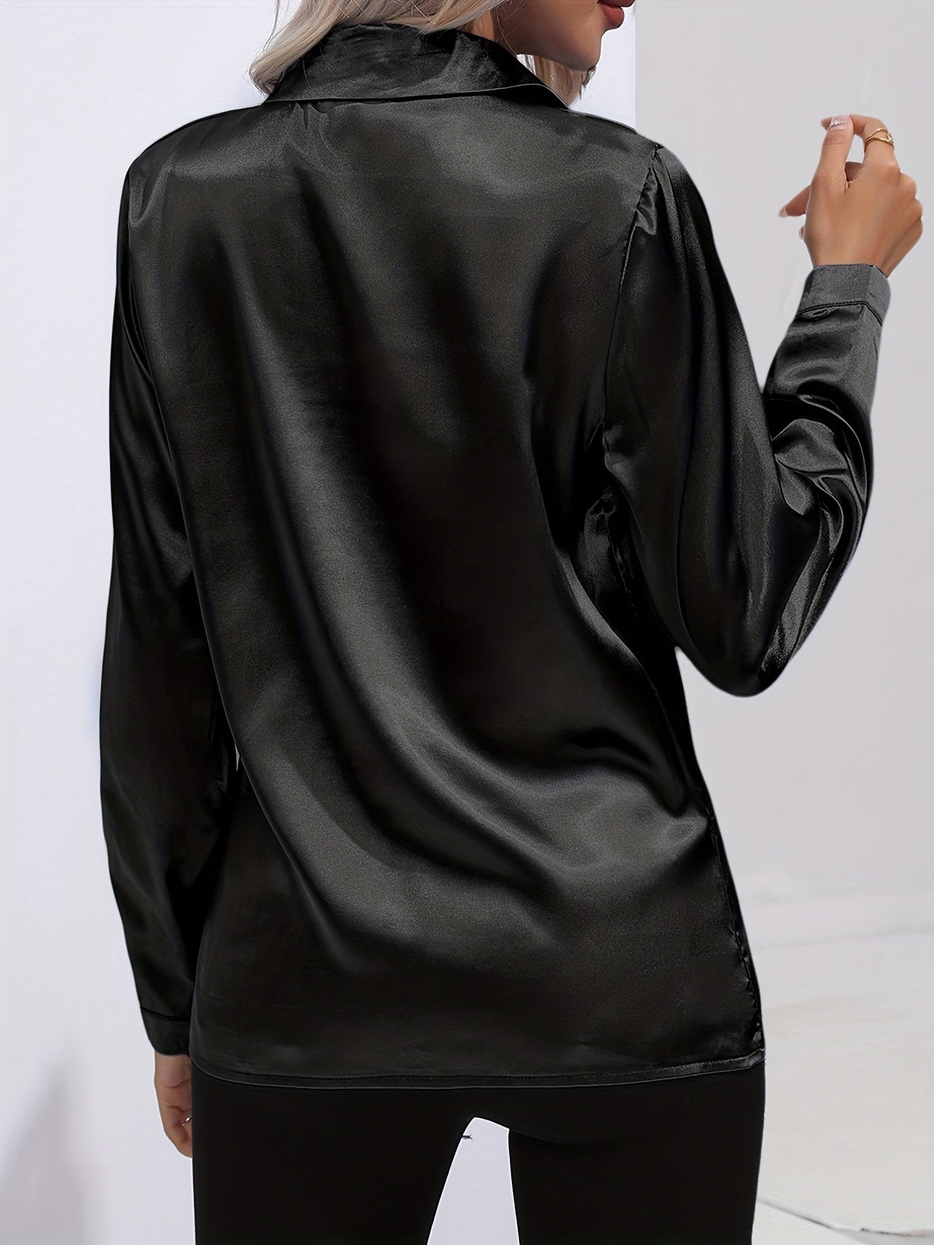 Avelyn | Elegante Satin-Bluse mit Reverskragen und Knopfleiste für Damen