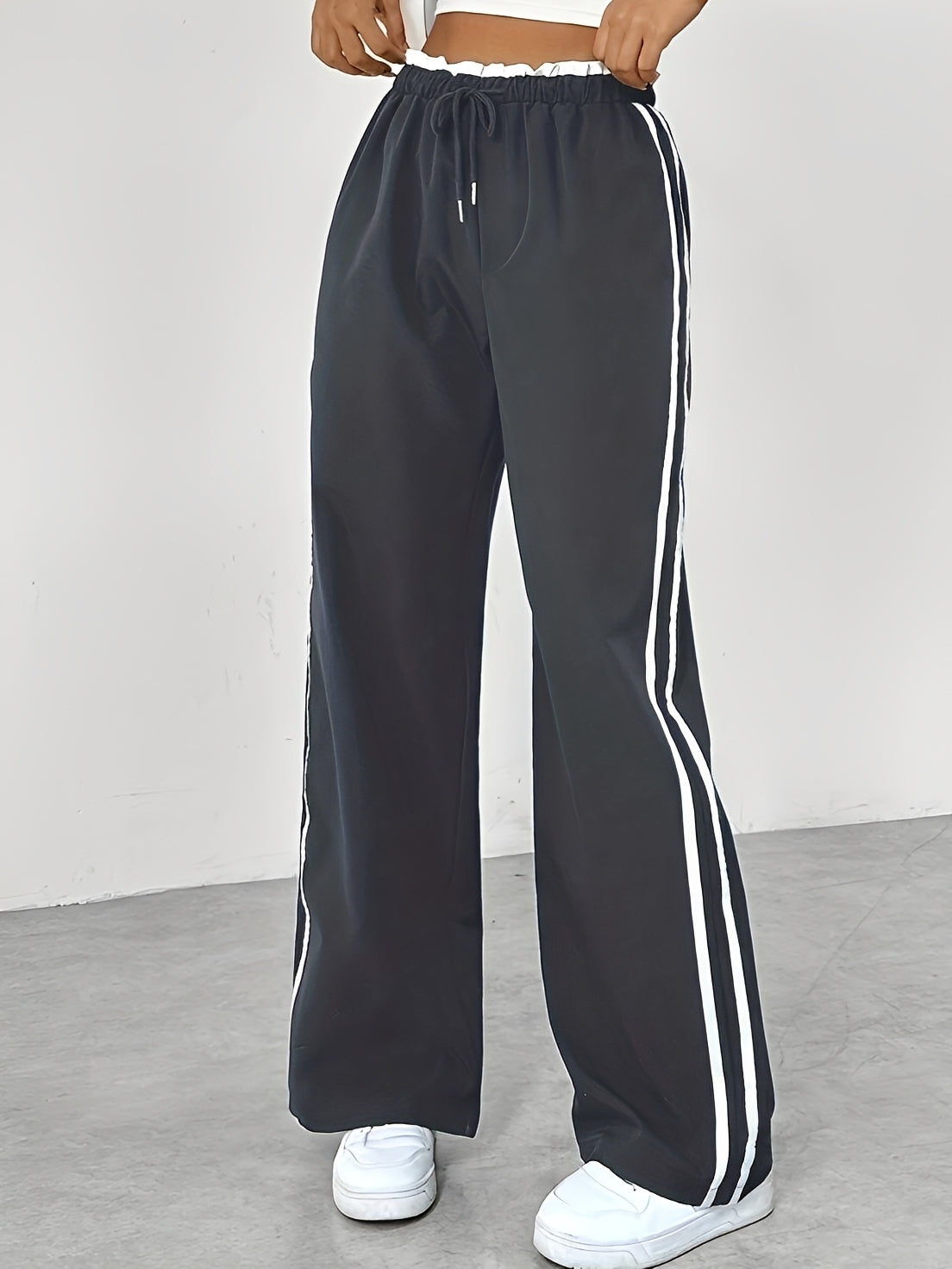 Damen Weite Gerade-Hose mit Seitenstreifen – Lässige Freizeit- und Streetwearhose für Alltag und entspannte Outfits