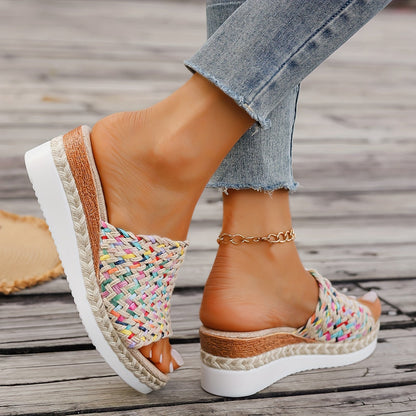 Rini | Damen Plateau-Slipper mit gewebtem Multicolor-Riemen – Bequeme Sommer-Pantoletten im Boho-Stil