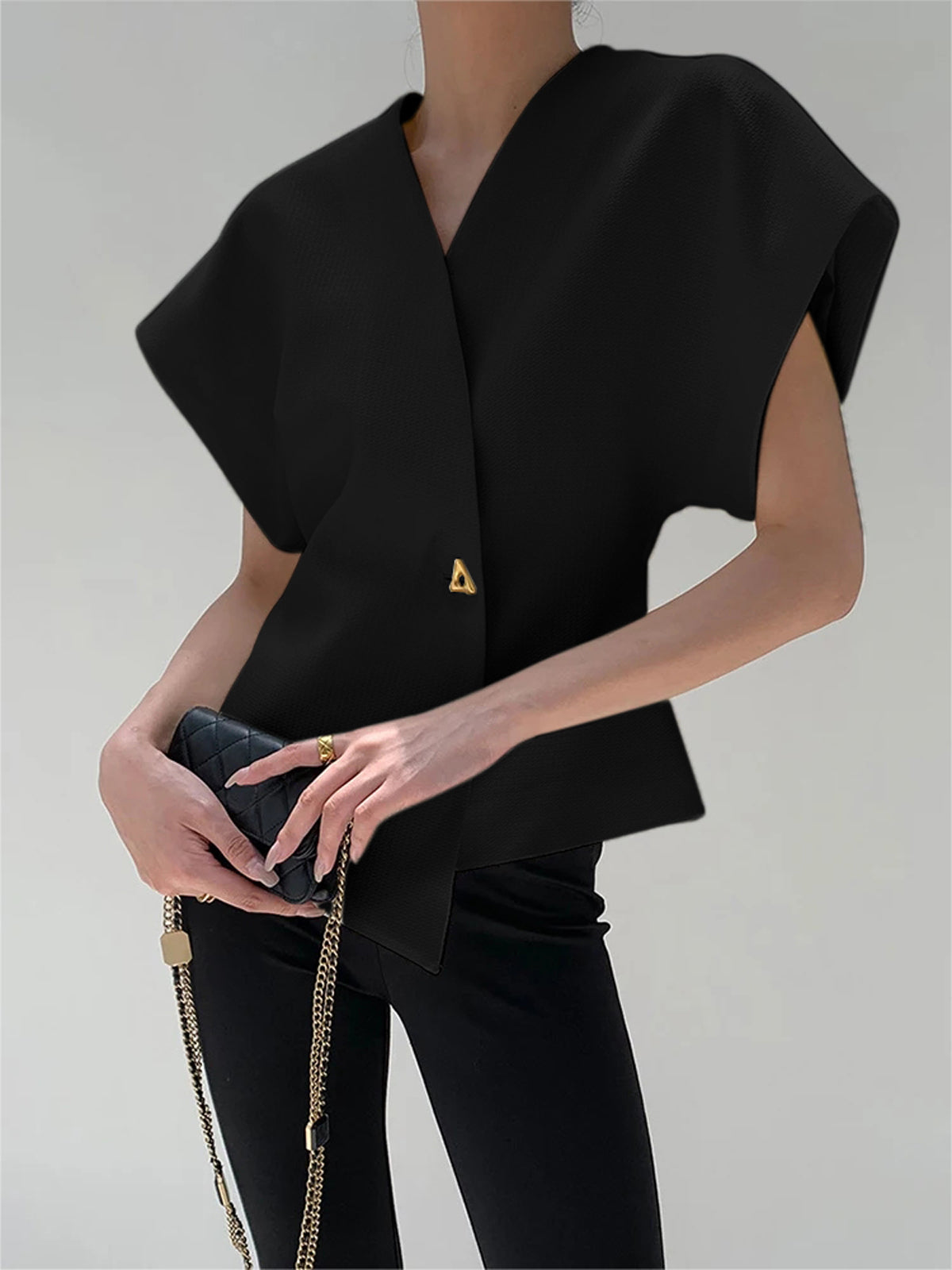Damenbluse mit Knopfleiste und V-Ausschnitt – Elegant, Leicht & Vielseitig