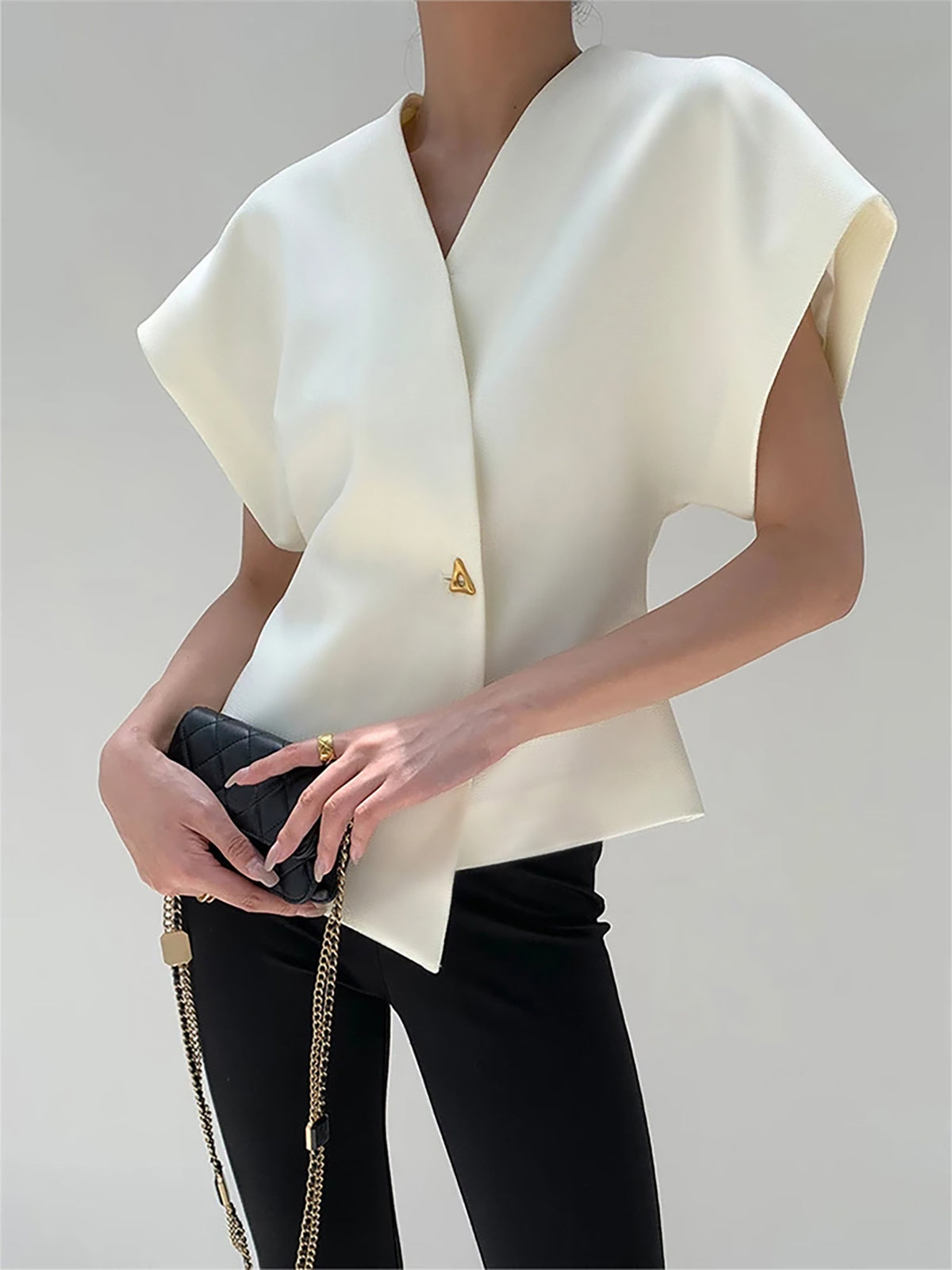 Damenbluse mit Knopfleiste und V-Ausschnitt – Elegant, Leicht & Vielseitig