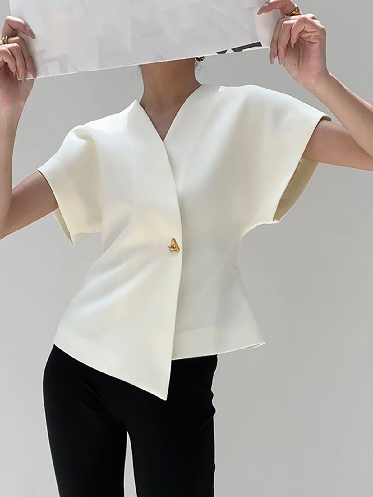 Damenbluse mit Knopfleiste und V-Ausschnitt – Elegant, Leicht & Vielseitig