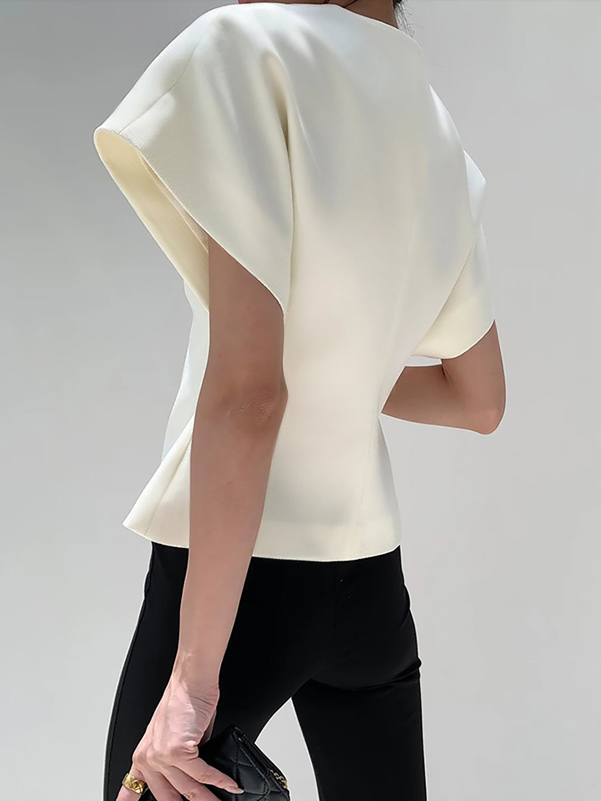 Damenbluse mit Knopfleiste und V-Ausschnitt – Elegant, Leicht & Vielseitig