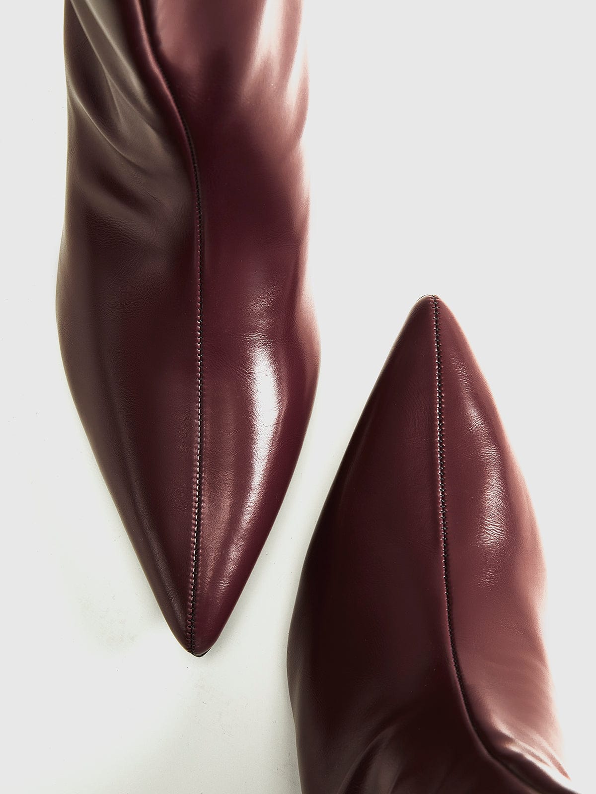 Rochelle | Damen Ankle Boots mit Absatz, Spitz zulaufend, Leder-Optik in Bordeaux Rot