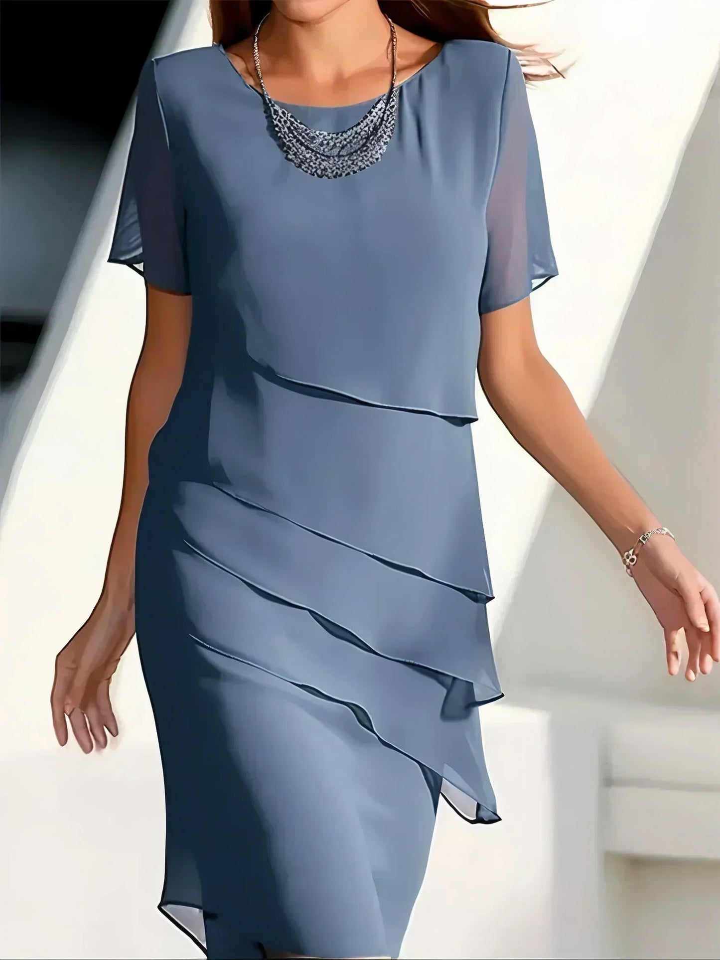 Mehrlagiges Kleid mit asymmetrischem Saum – Elegant, Feminin & Festlich
