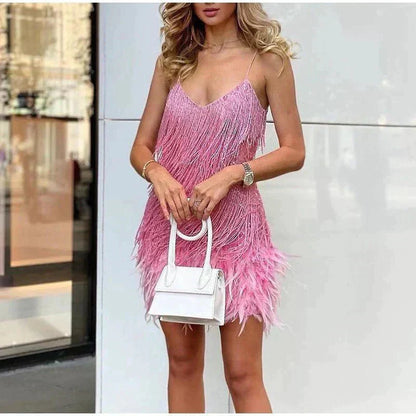 Abendkleid mit Federdetails – Glamourös, Elegant & Ausdrucksstark