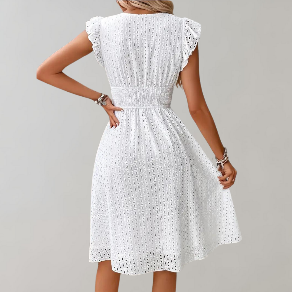 Sabrine | White Summer Dress - Luftiges Damen Sommerkleid mit Rüschen, V-Ausschnitt & Taillenbetonung