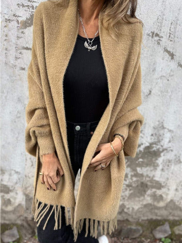 Boadicia | Elegante Damen-Strickjacke mit Fransen & Schal