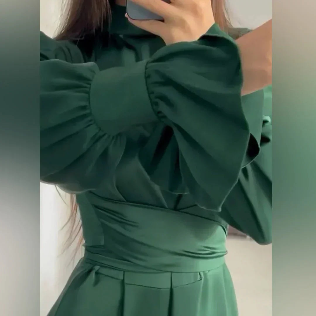 Cressinda | Damen Satin Maxikleid in Dunkelgrün mit Stehkragen & Puffärmeln