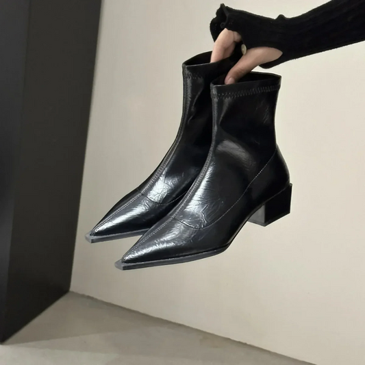 Elegante Damen Stiefeletten | Spitzes Design & Schlanke Silhouette