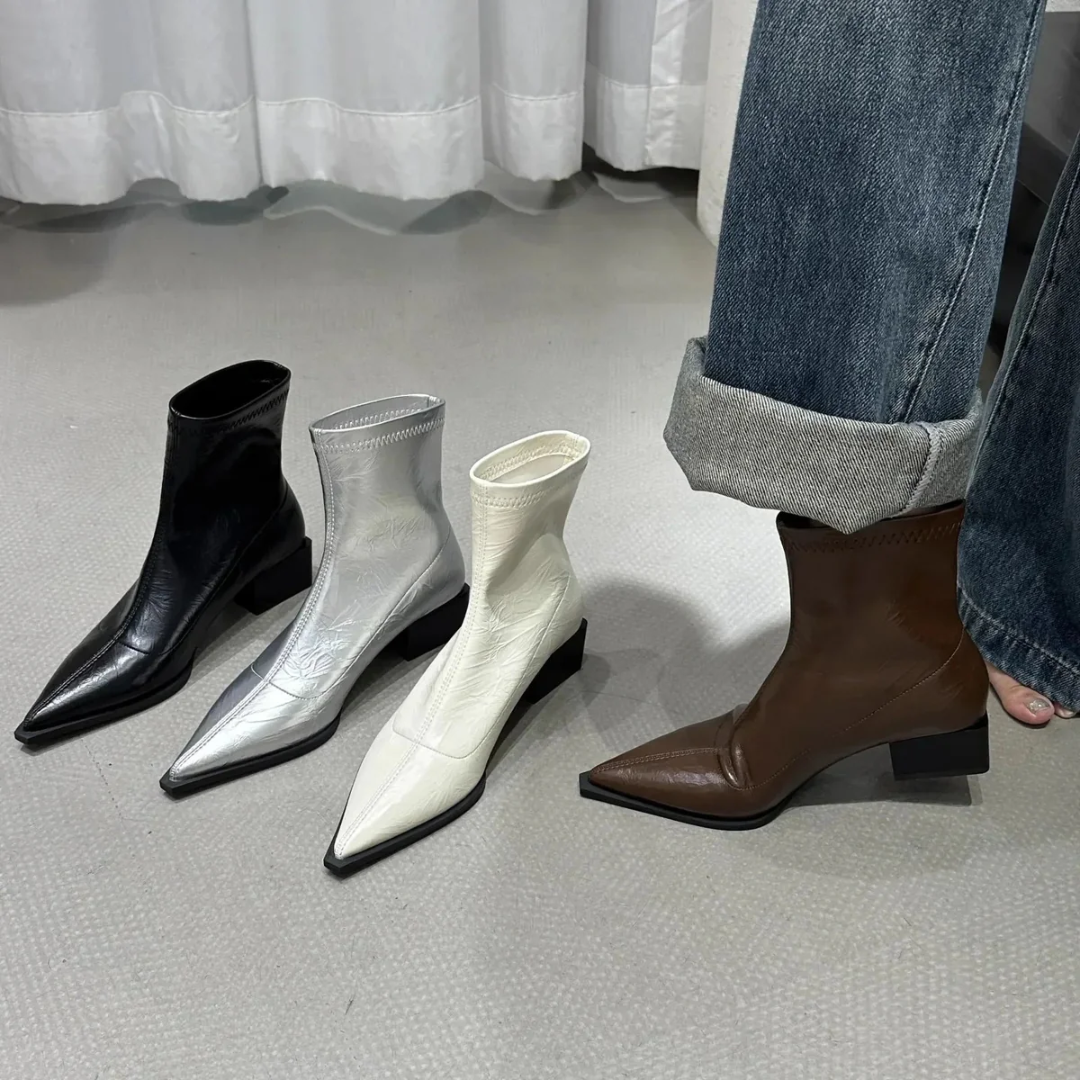 Elegante Damen Stiefeletten | Spitzes Design & Schlanke Silhouette