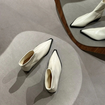 Elegante Damen Stiefeletten | Spitzes Design & Schlanke Silhouette