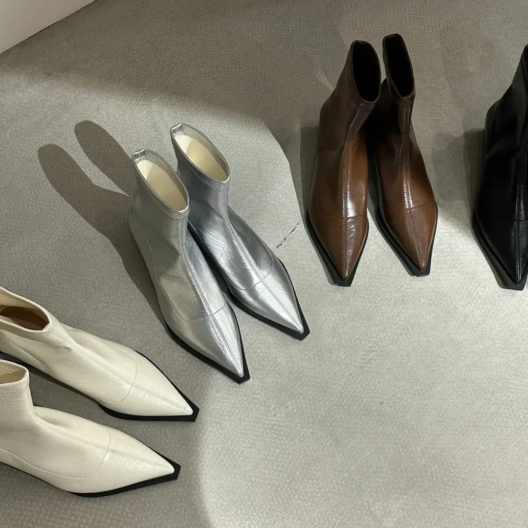 Elegante Damen Stiefeletten | Spitzes Design & Schlanke Silhouette