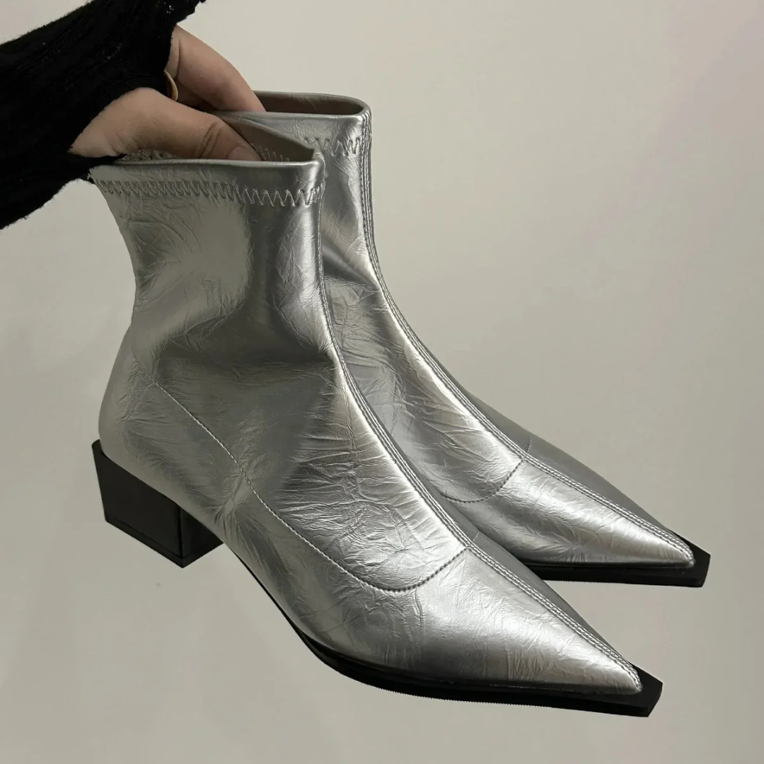 Elegante Damen Stiefeletten | Spitzes Design & Schlanke Silhouette