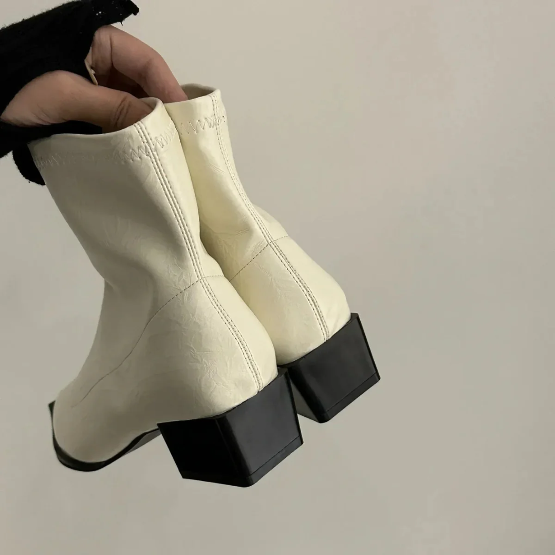 Elegante Damen Stiefeletten | Spitzes Design & Schlanke Silhouette