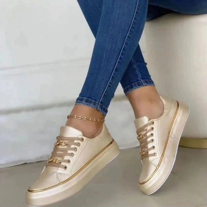 Welcy | Lace Sneakers Weiße Damen-Sneaker mit goldenen Akzenten & Schnürung für Alltag & Freizeit
