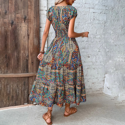 Martina | Boho Maxi Kleid – V‑Ausschnitt, Kurzarm & Tailliert mit Farbprint