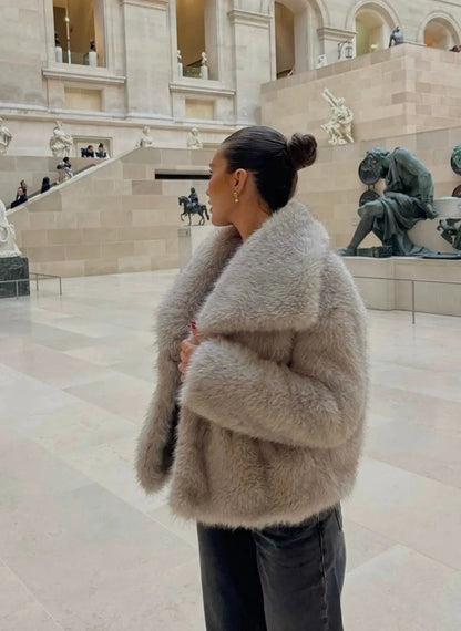 Oversize-Felljacke Damen | Kuscheliger Statement-Style für Alltag & City