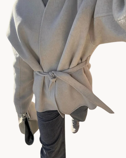 Petronelle | Damen Oversized Mantel mit Taillengürtel & Elegantem Reverskragen – Stylischer Übergangsmantel für Herbst & Frühling