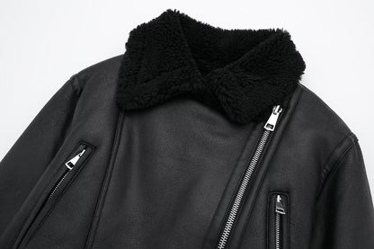 Kurze Damen Winterjacke mit Kunstfellkragen | Schwarz, Wattiert & Modern