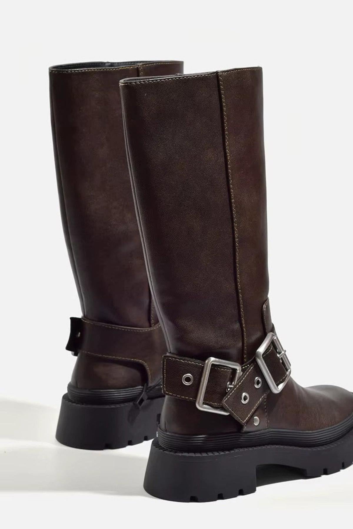 Hohe Damen Stiefel mit Schnalle | Flach, Urban & Trendig in Braun