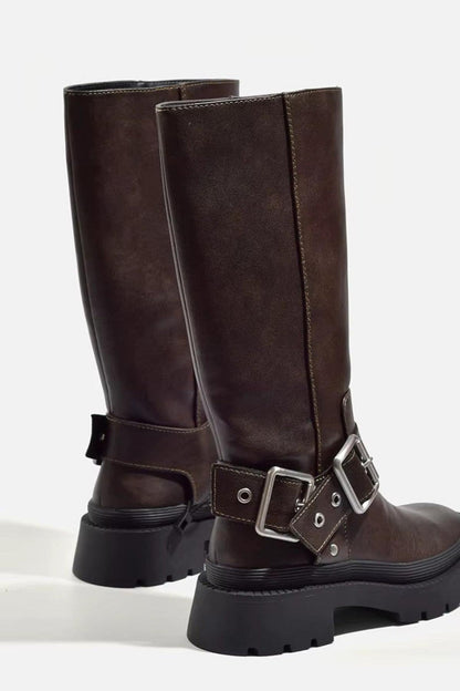 Hohe Damen Stiefel mit Schnalle | Flach, Urban & Trendig in Braun