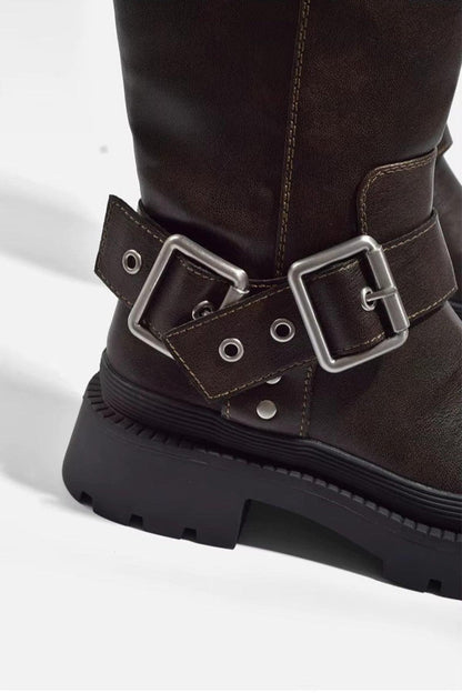 Hohe Damen Stiefel mit Schnalle | Flach, Urban & Trendig in Braun