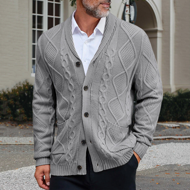 Herren Grobstrickjacke | Elegantes Zopfmuster & Praktische Taschen | Warm & Stilvoll
