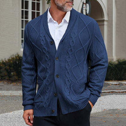 Herren Grobstrickjacke | Elegantes Zopfmuster & Praktische Taschen | Warm & Stilvoll
