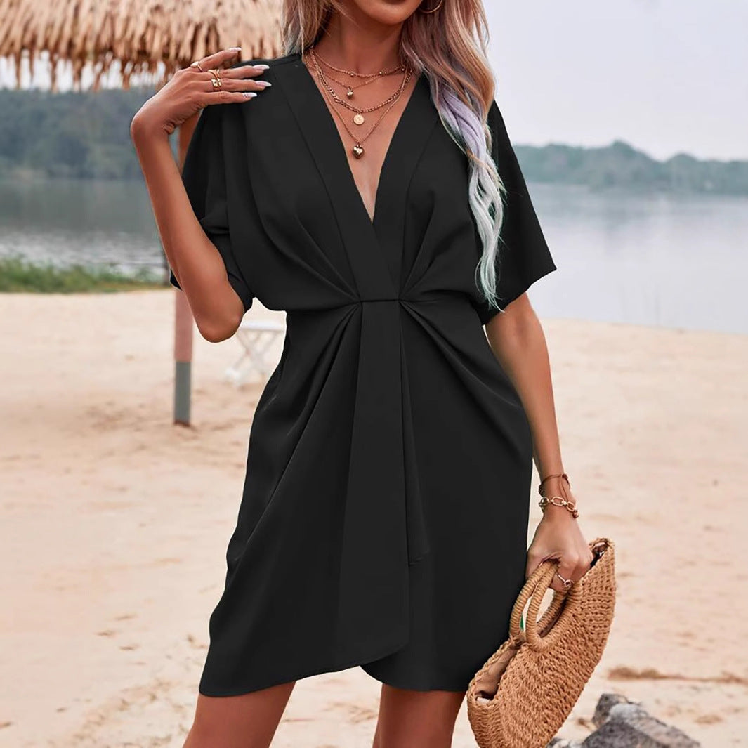 Helly | V-Neck Sommerkleid mit Twist-Detail & lockerer Passform – Elegantes Mini Kleid mit kurzen Flatterärmeln