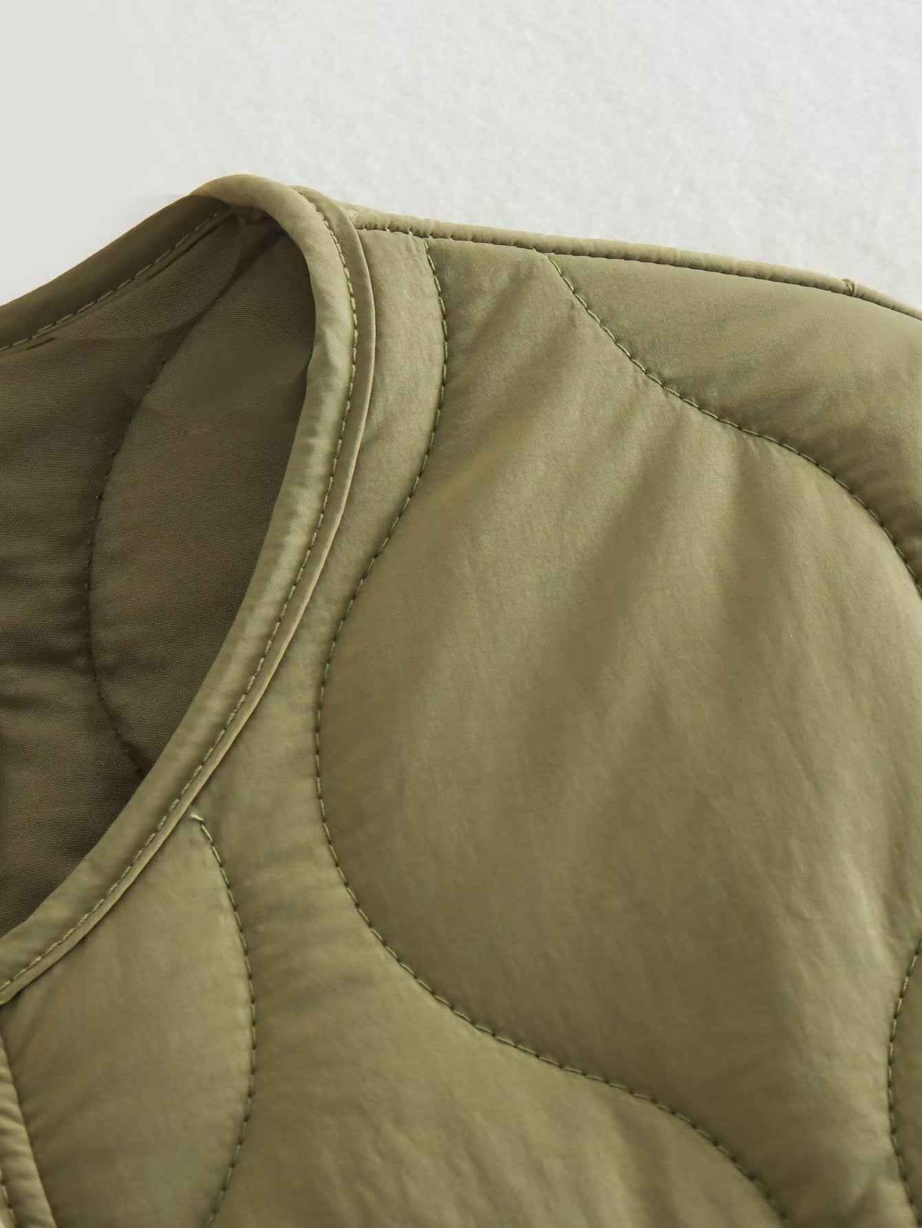 Eleri | Damen Leichte Steppjacke mit Knöpfen, lockere Passform & zeitlosem Design