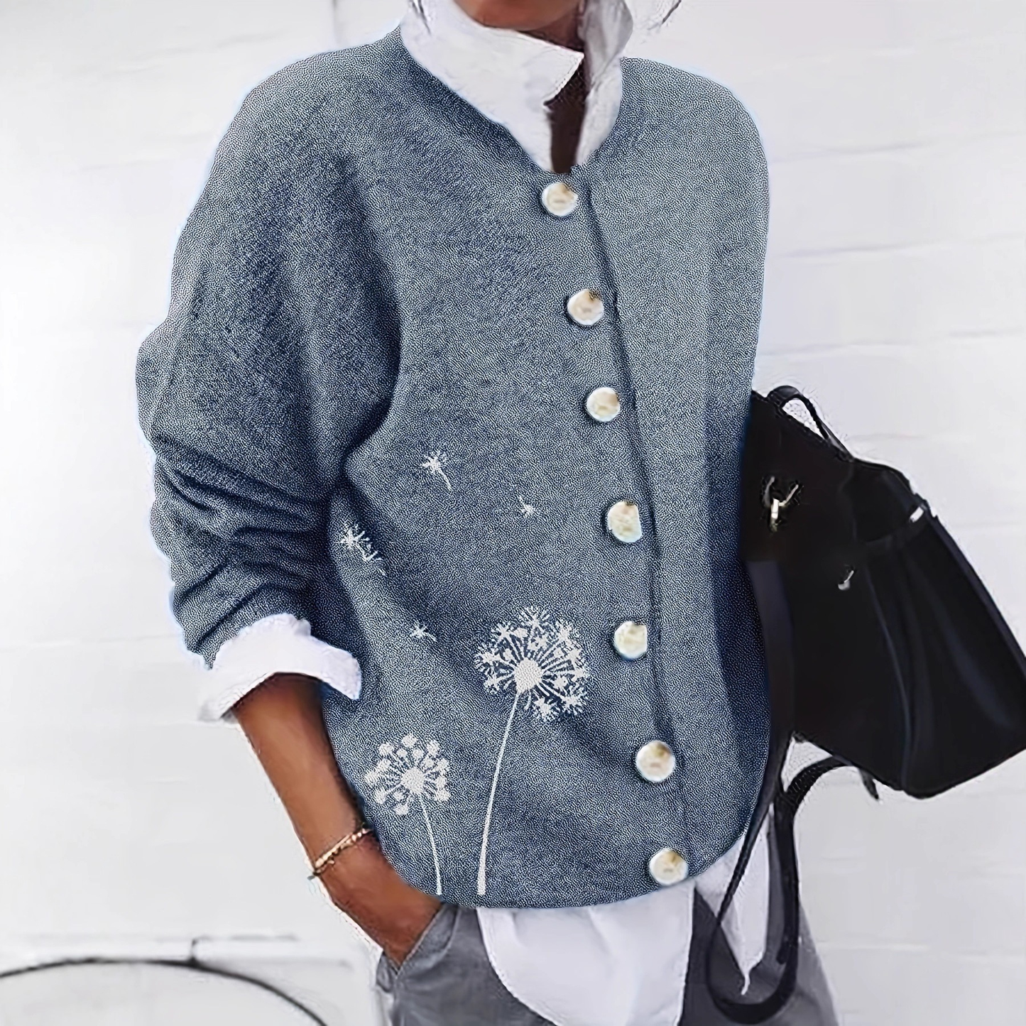 Damen Strickjacke mit Löwenzahn-Muster | Knopfleiste für verspielten Alltagslook