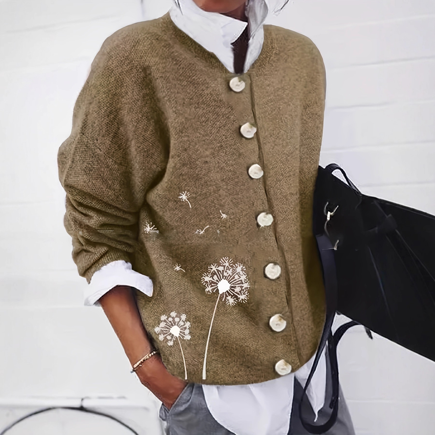 Damen Strickjacke mit Löwenzahn-Muster | Knopfleiste für verspielten Alltagslook