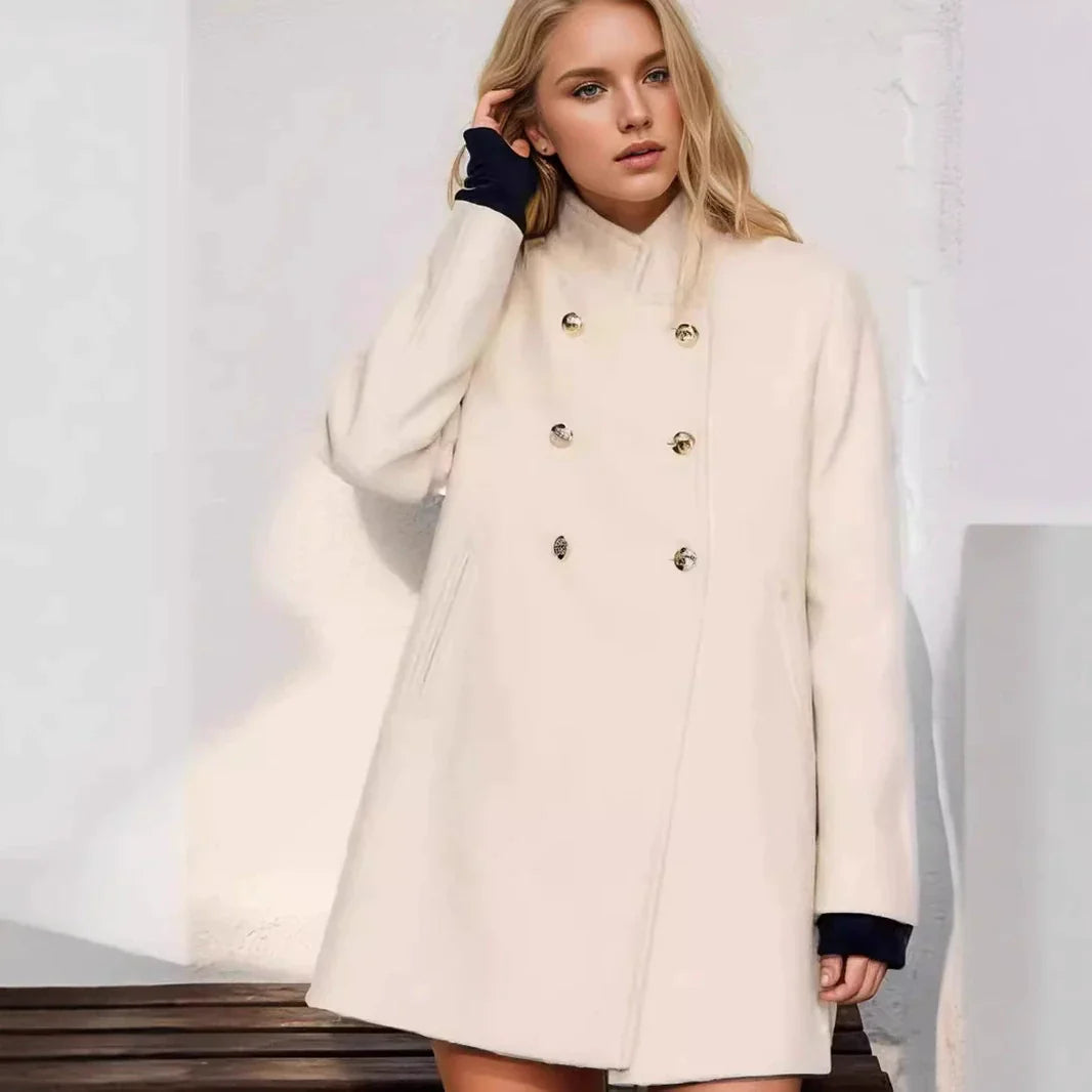 Faylinn | Damen Mantel aus Wollmix mit taillierter Passform, doppelreihigen Knöpfen & Stehkragen, halblang