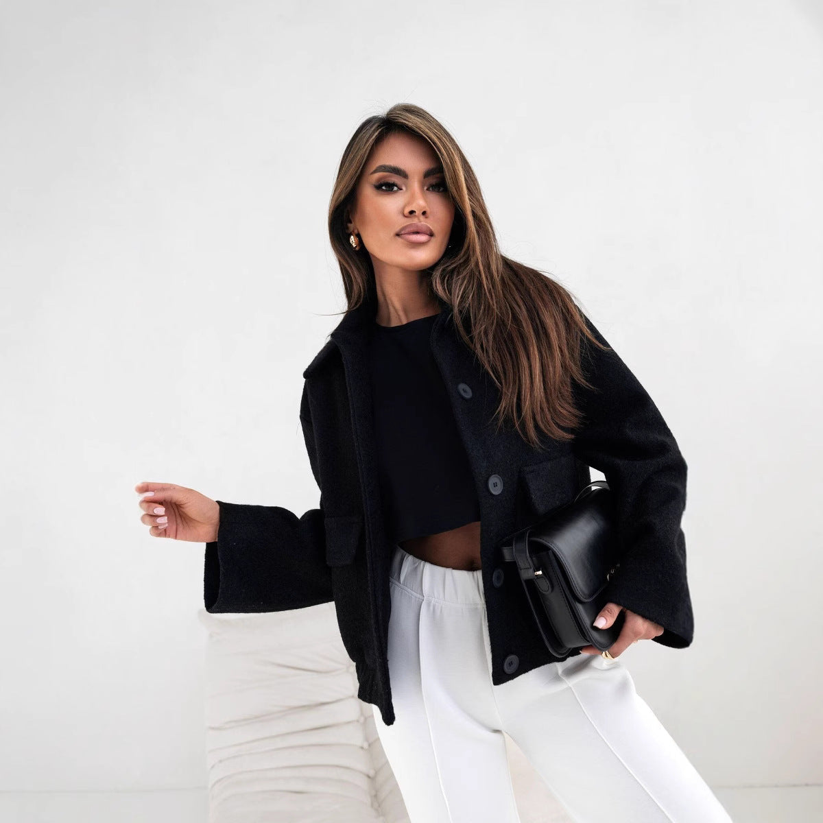 Leocadia | Damen Oversized Jacke kurz mit Reverskragen, Knopfleiste und großen Taschen im modernen Woll-Mix