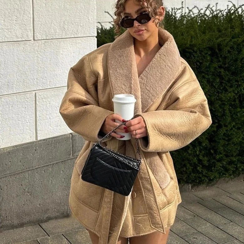 Rozelisse | Oversized Damen Kunstledermantel mit Taillengürtel & Fleecefutter – Stilvoller Wintermantel im Leder-Look