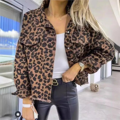 Lenna | Damen Jeansjacke mit Leopardenmuster – Stylische Freizeitjacke im Animal‑Print