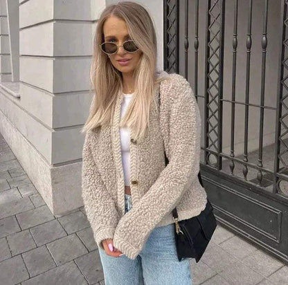 Damen Teddy-Overshirt – Warme Übergangsjacke für Alltag, Freizeit und moderne Outfits