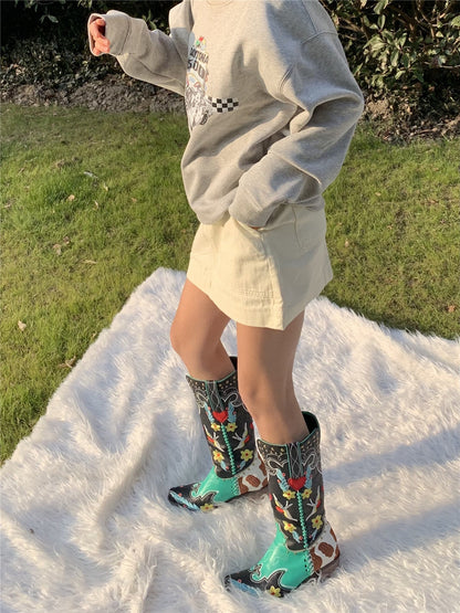 Anya | Bestickte Cowboy-Stiefel – Bunte Blumen, Blockabsatz & Western-Look für Damen